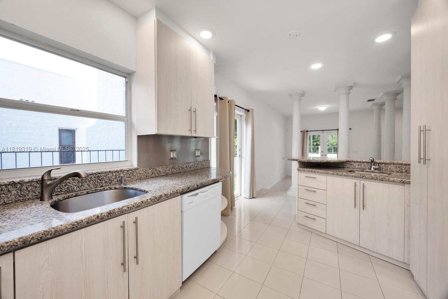 1409 Medina Ave