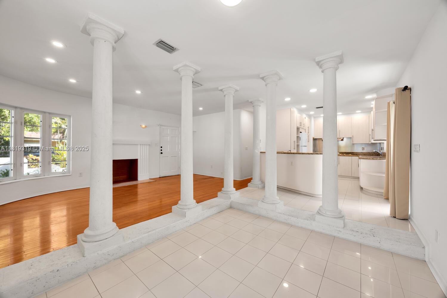 1409 Medina Ave