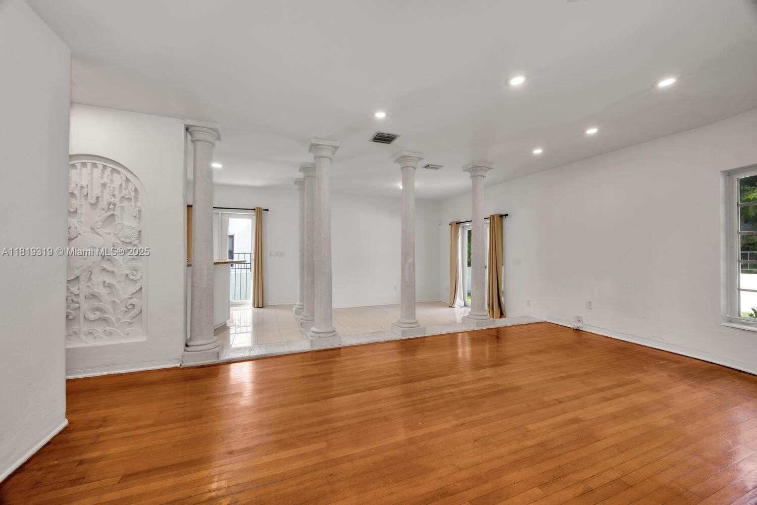 1409 Medina Ave