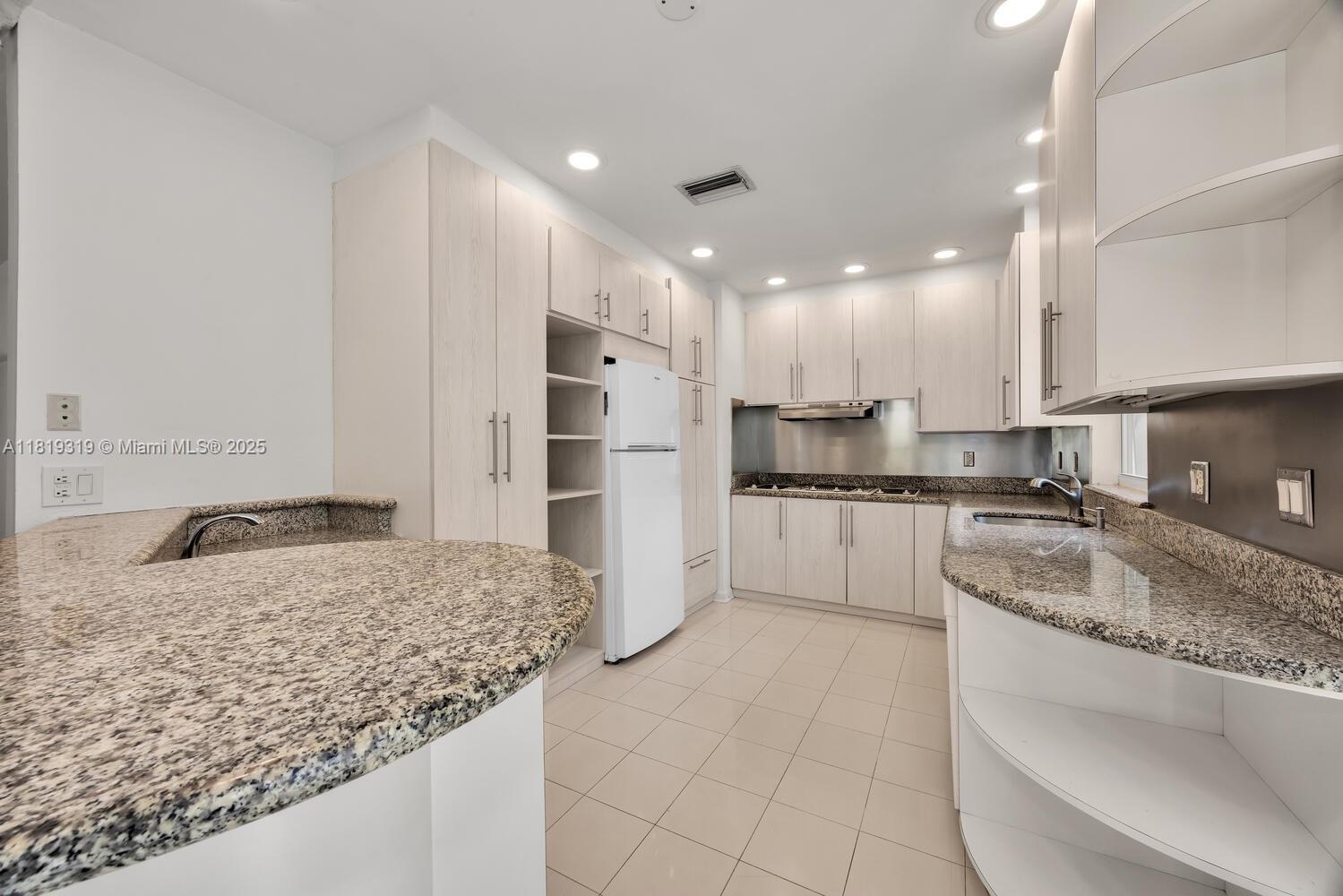 1409 Medina Ave