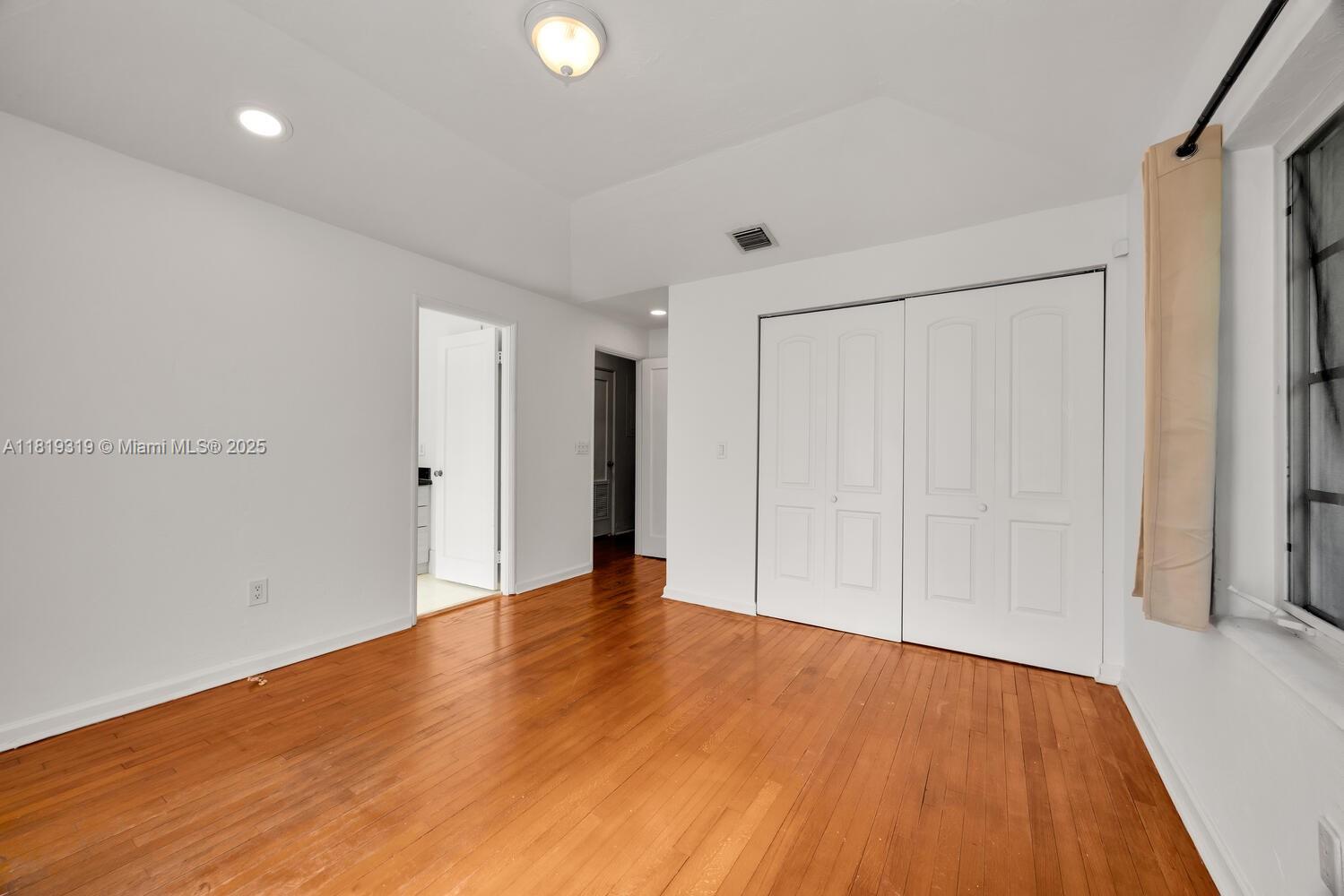 1409 Medina Ave