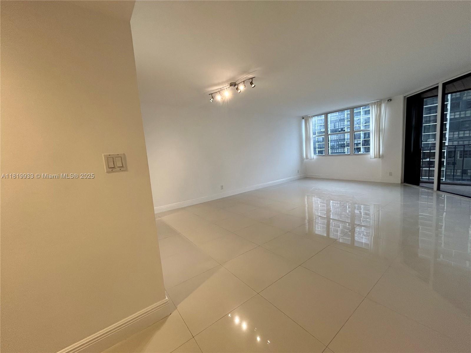 1915 BRICKELL AV # 1106C