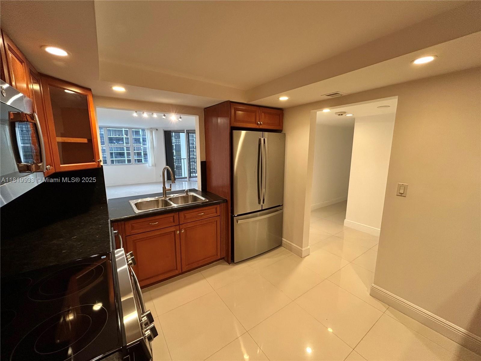 1915 BRICKELL AV # 1106C