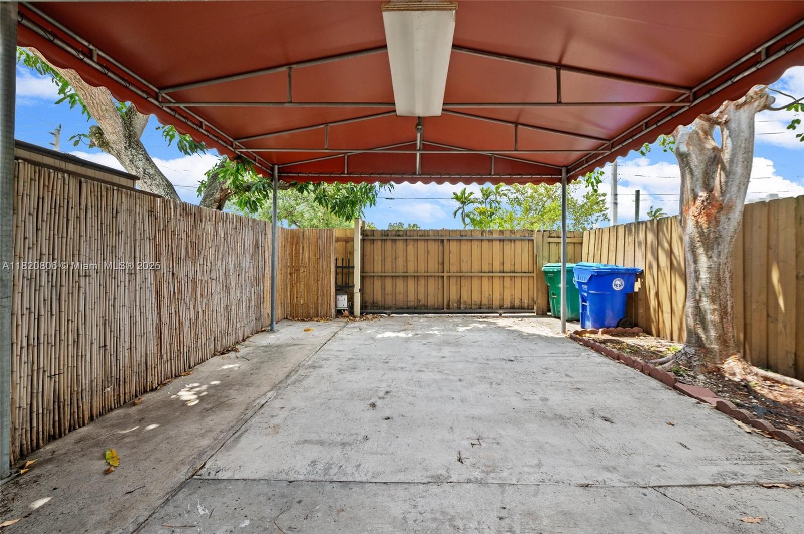 590 SW 62nd Ave