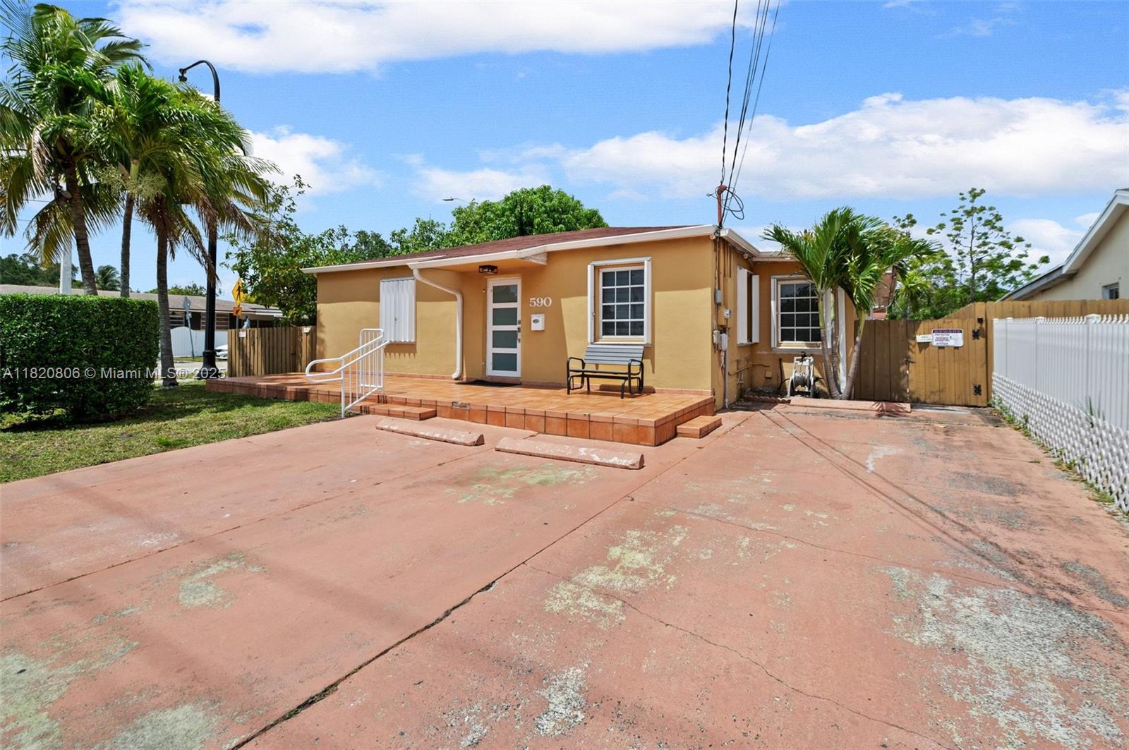 590 SW 62nd Ave
