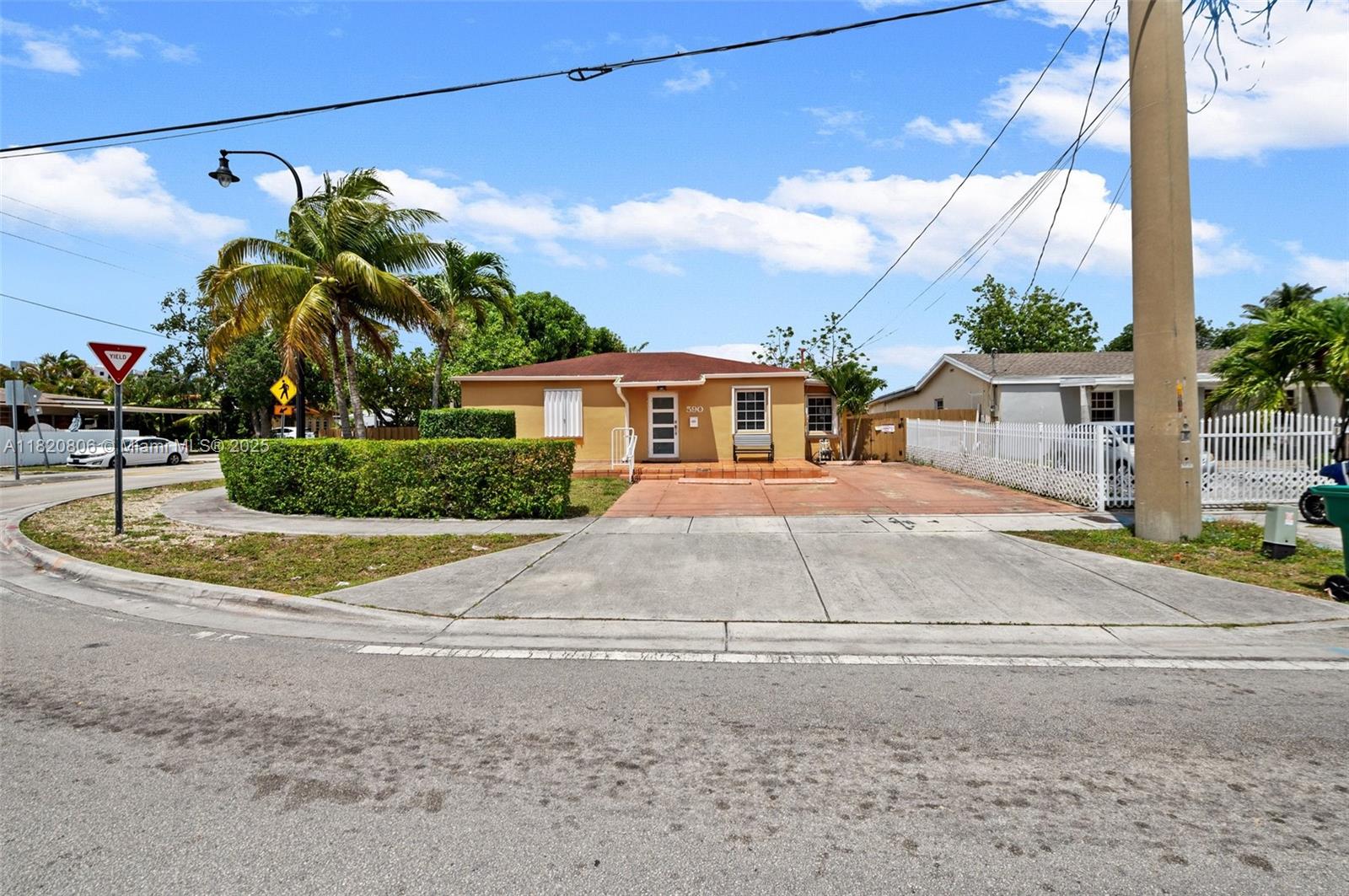 590 SW 62nd Ave