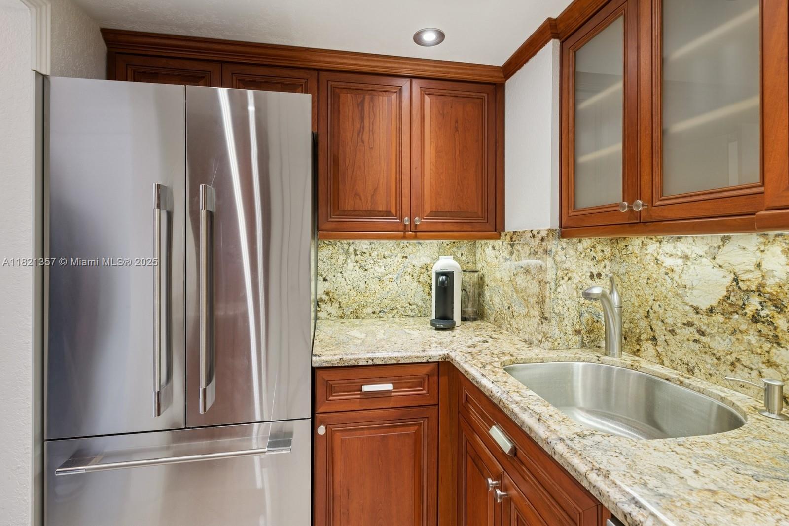 2899 Collins Ave # 1025