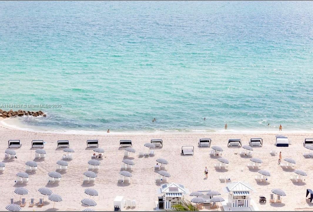 2899 Collins Ave # 1025