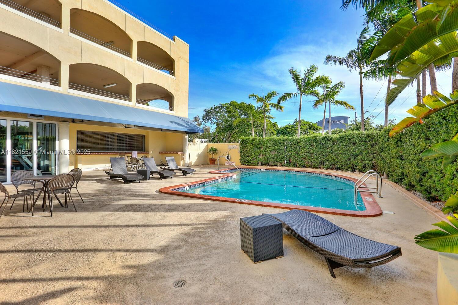 2351 Douglas Rd # 901