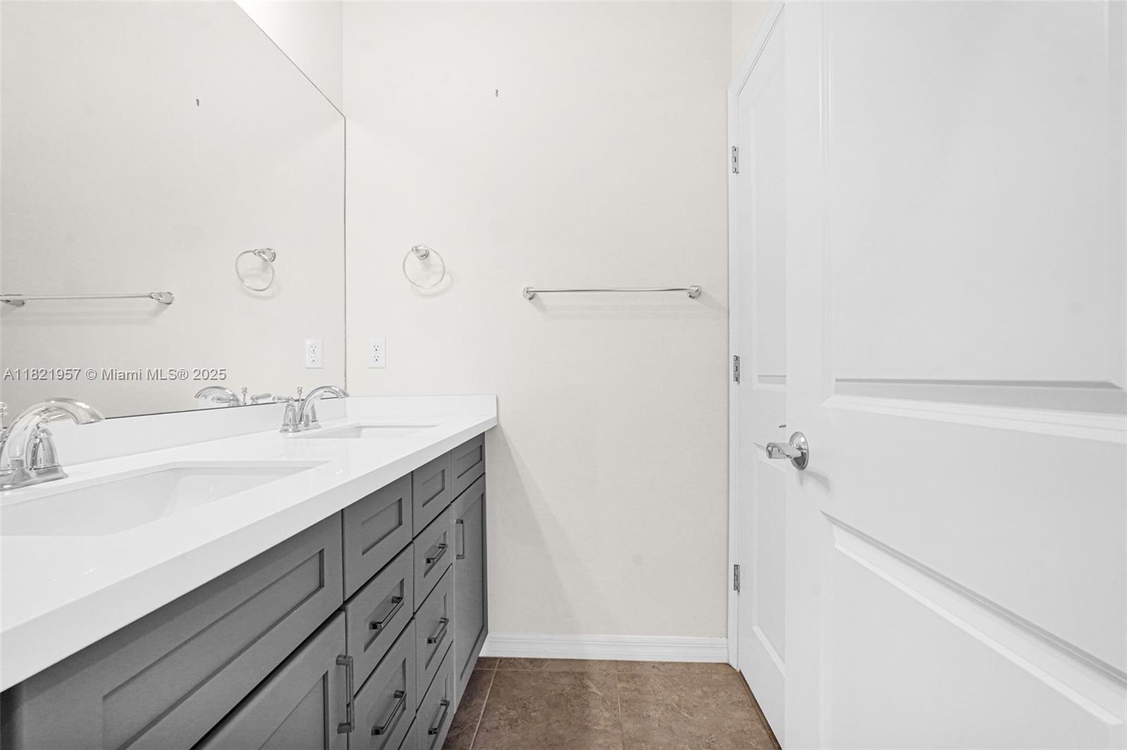 1494 Silk Oak Dr