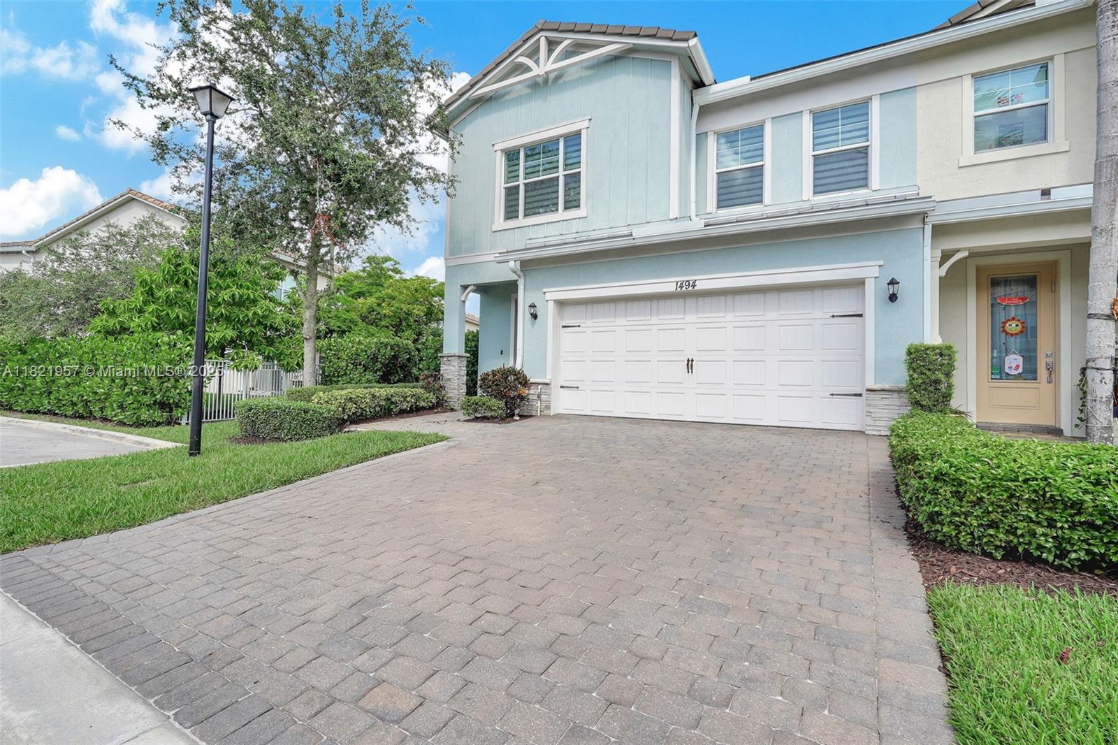 1494 Silk Oak Dr