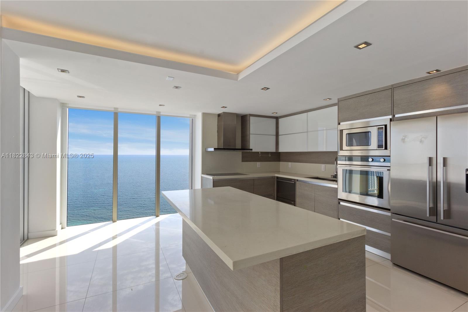 881 Ocean Dr # 18F