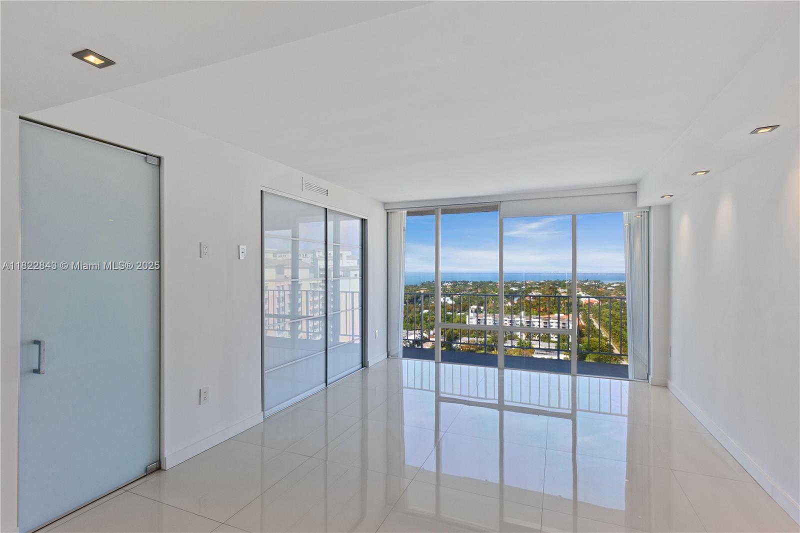 881 Ocean Dr # 18F