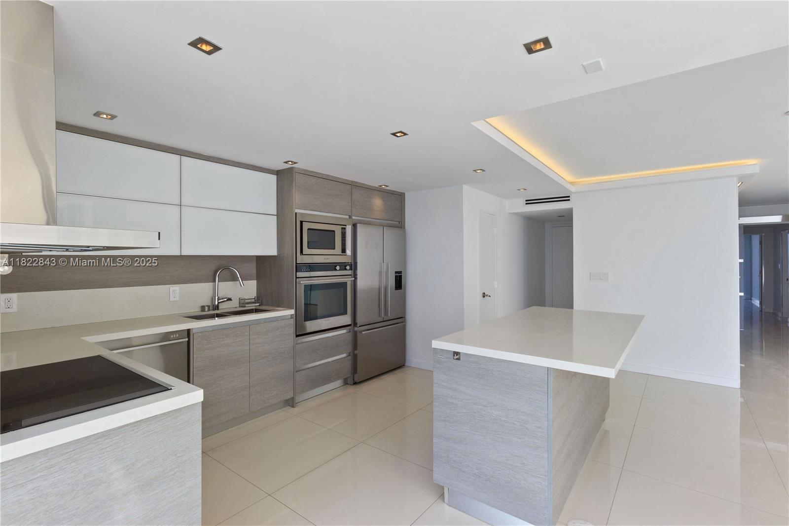 881 Ocean Dr # 18F