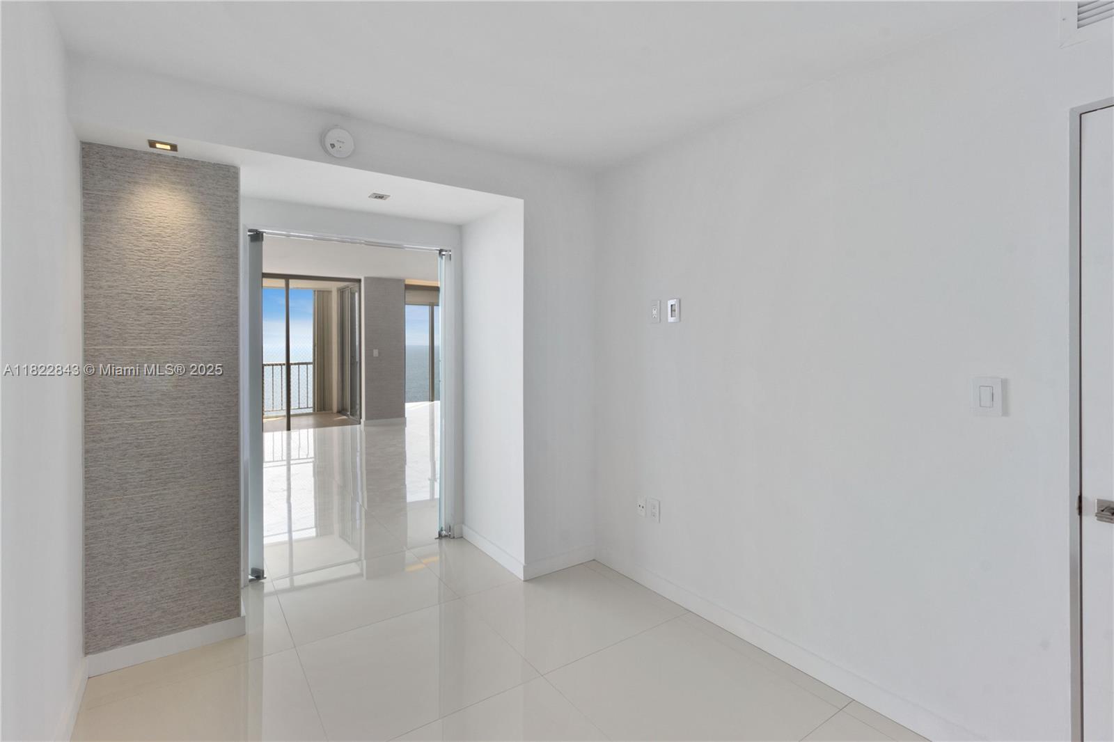 881 Ocean Dr # 18F