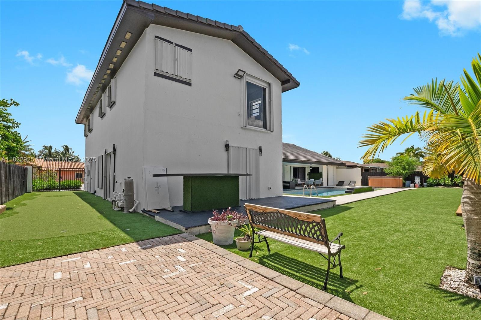 19510 W OAKMONT DR
