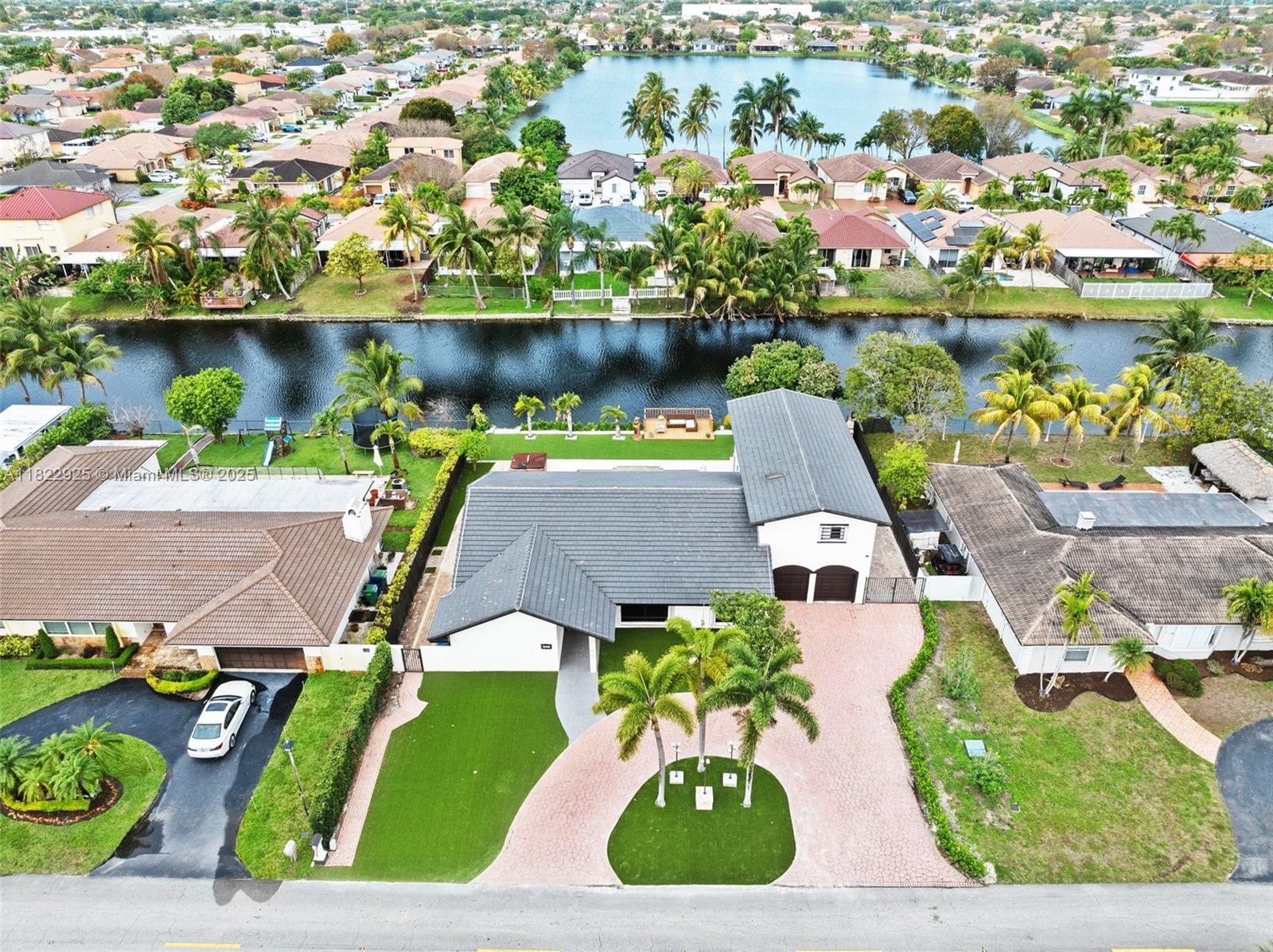 19510 W OAKMONT DR