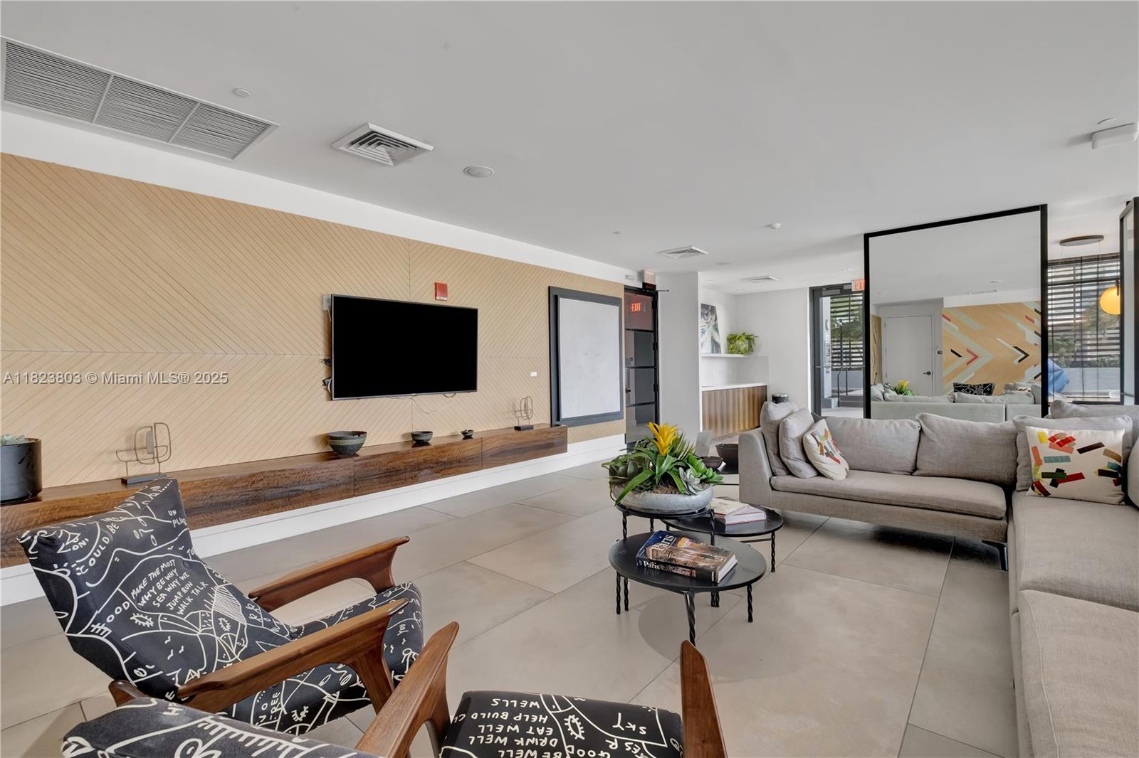 121 NE 34th St # 2206
