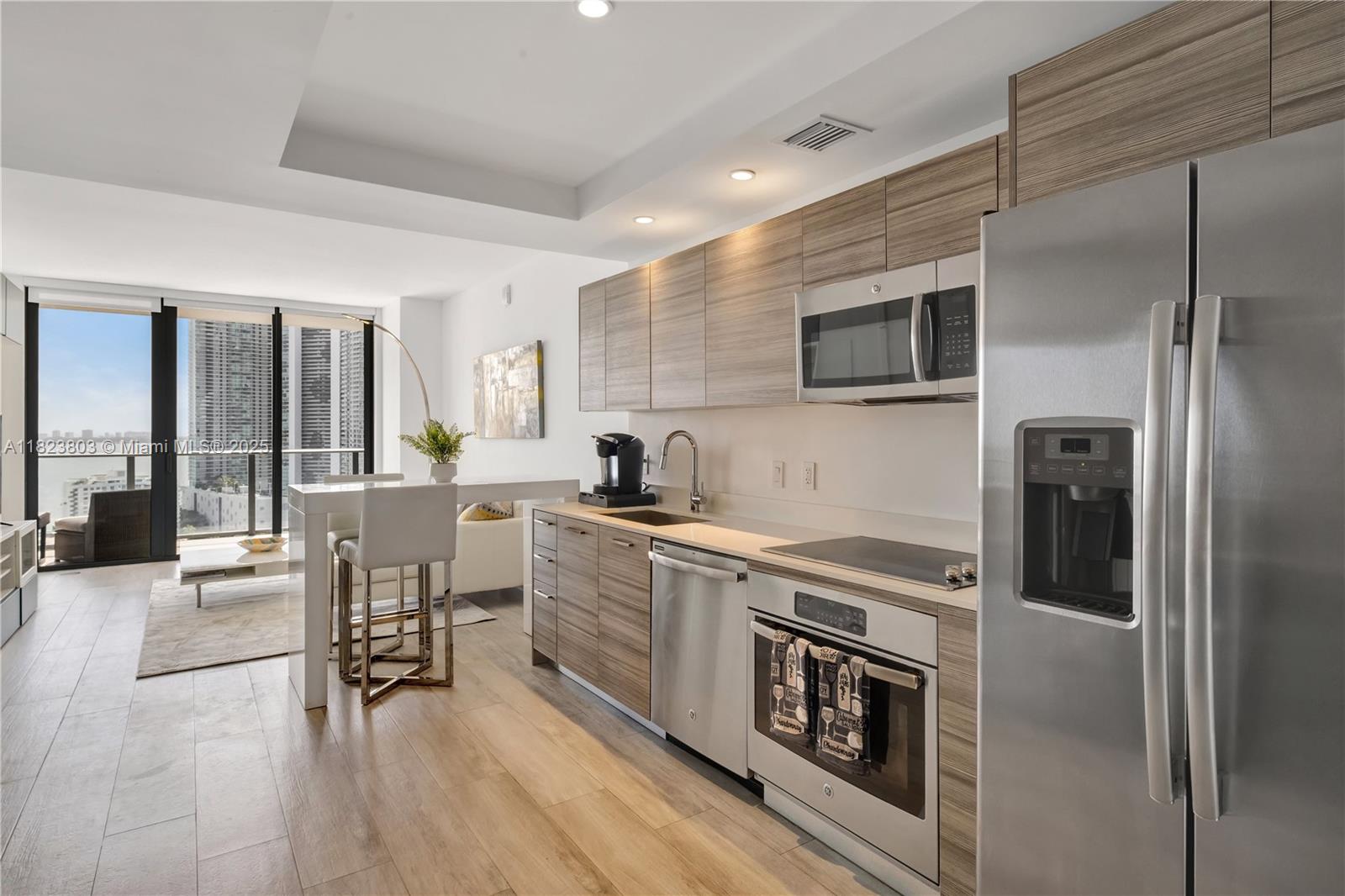 121 NE 34th St # 2206