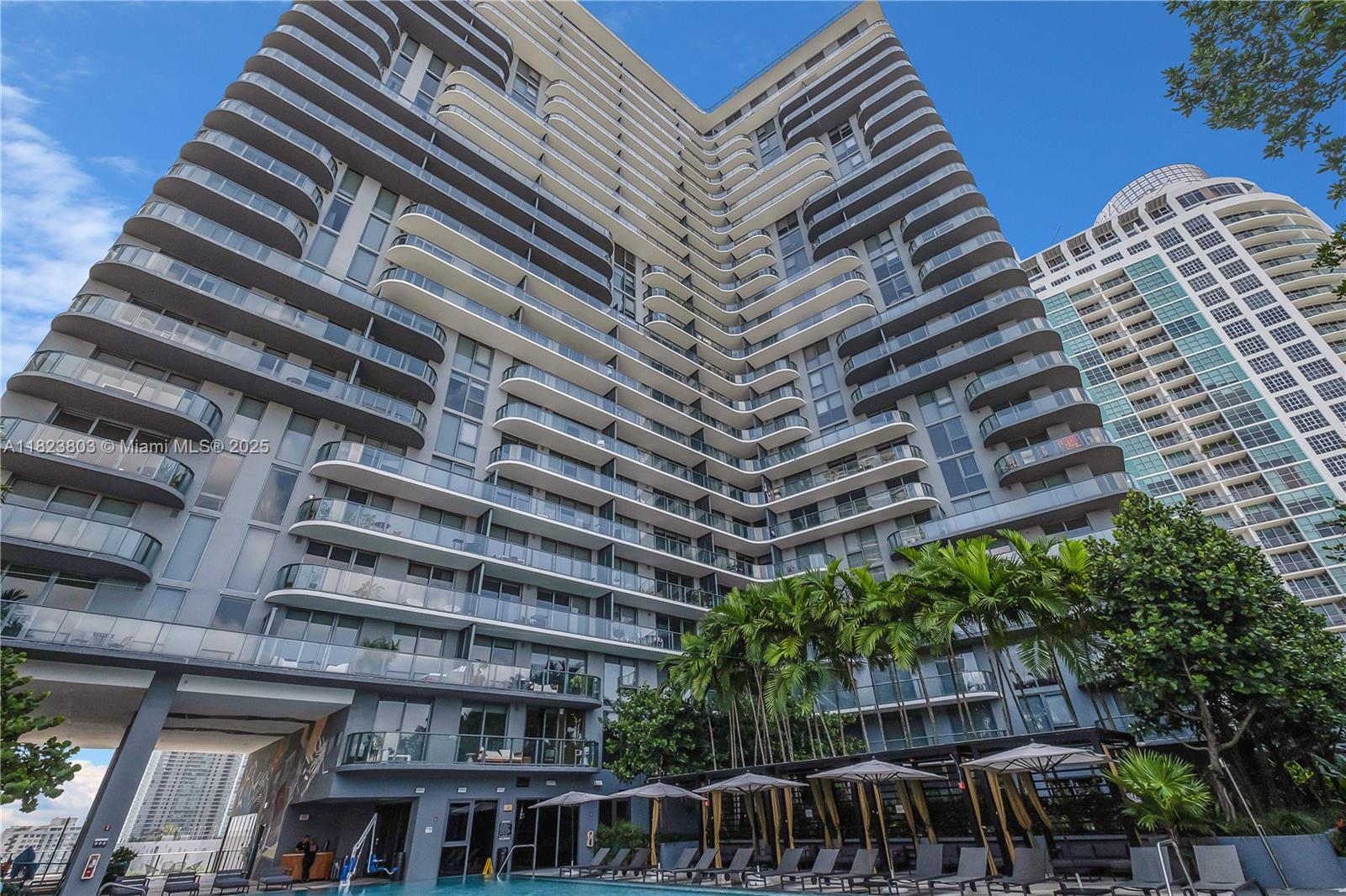 121 NE 34th St # 2206