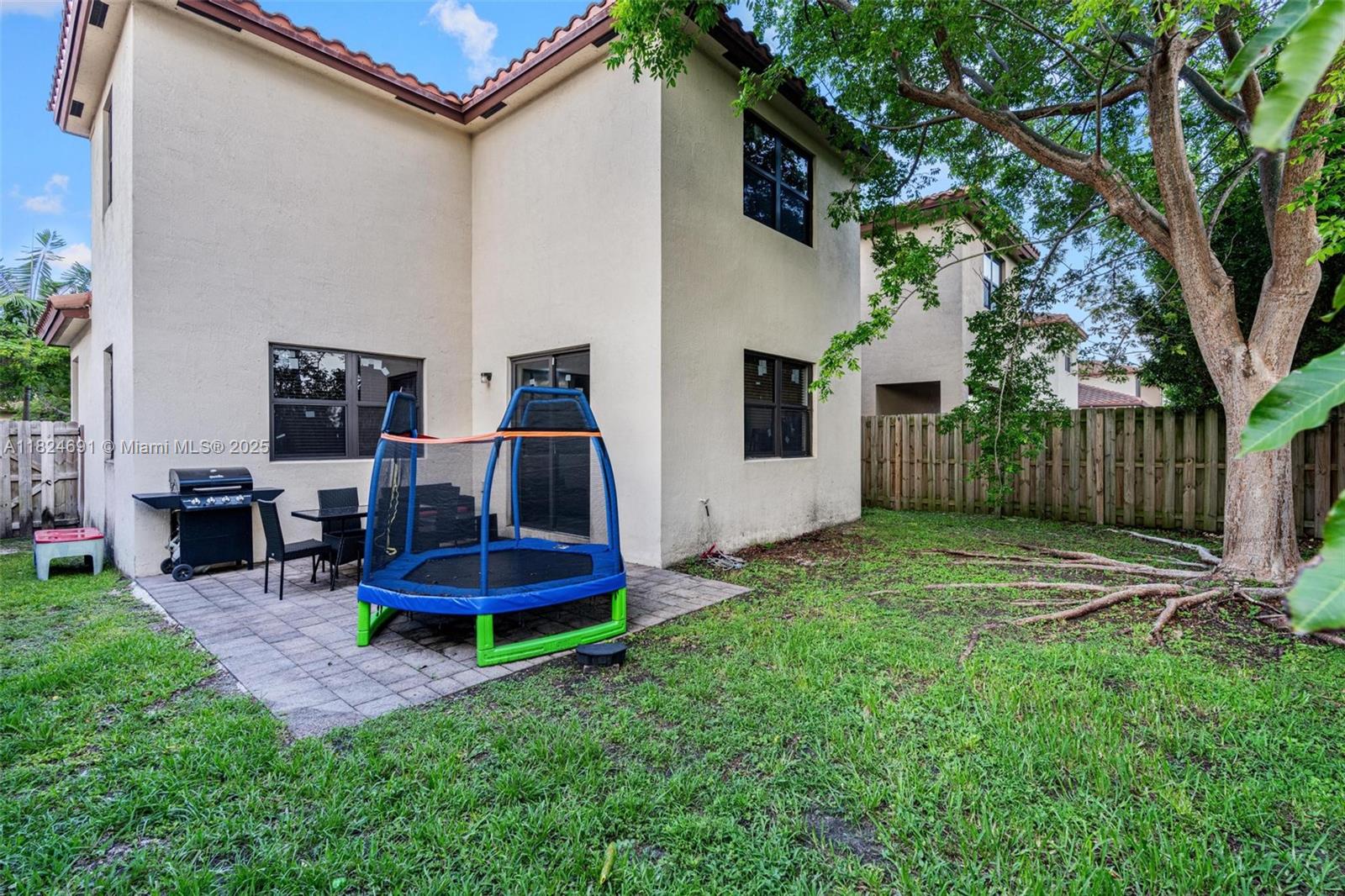 158 NE 23rd Ter