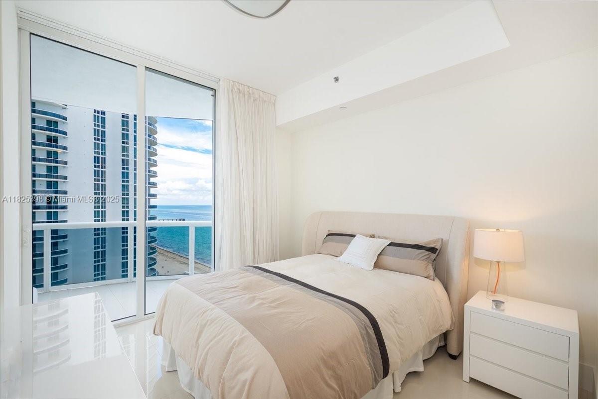 15811 Collins Ave # 1502