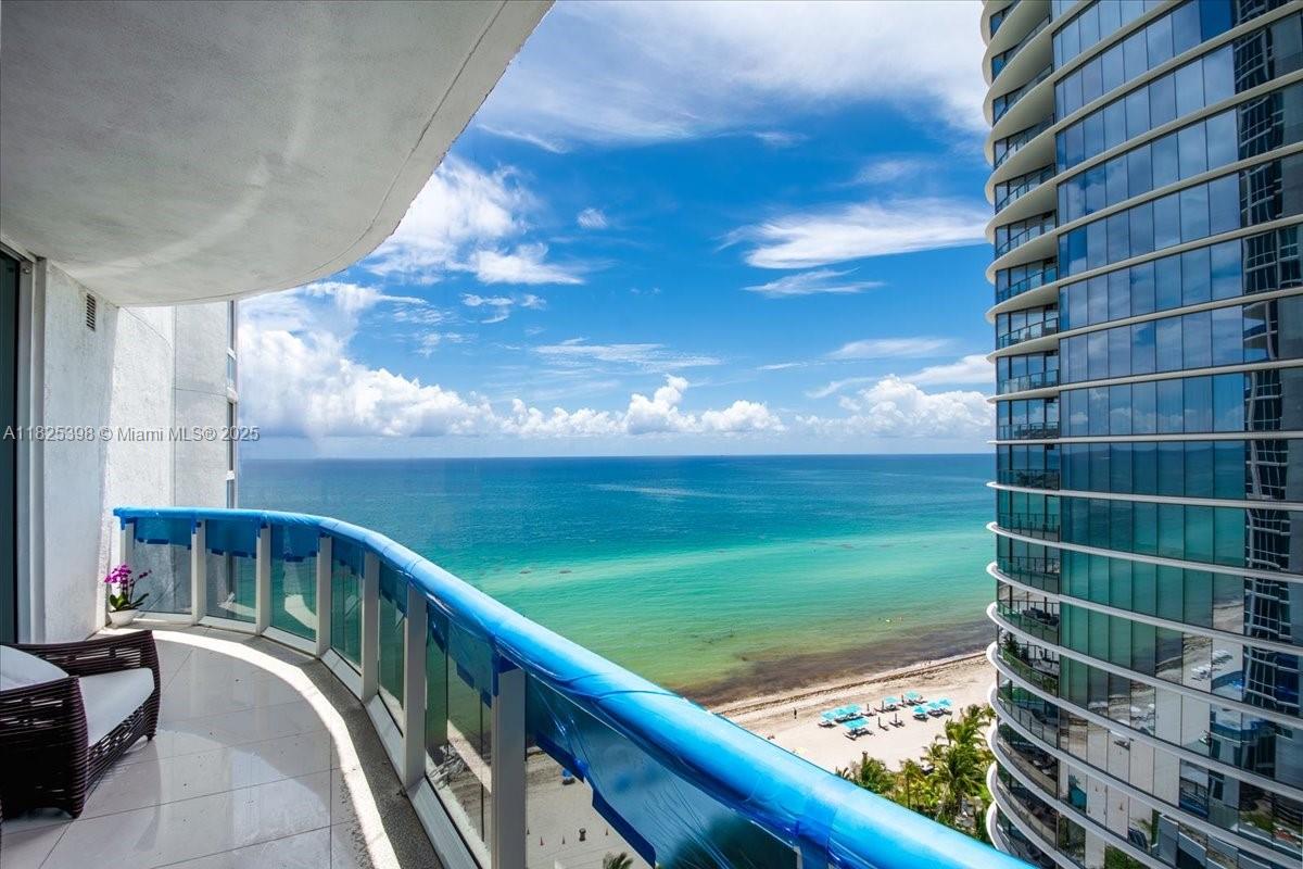 15811 Collins Ave # 1502