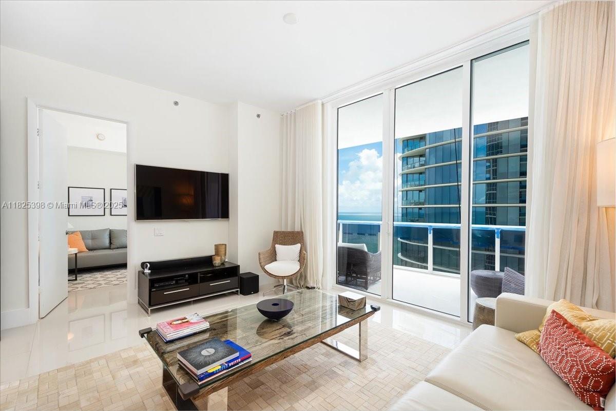 15811 Collins Ave # 1502