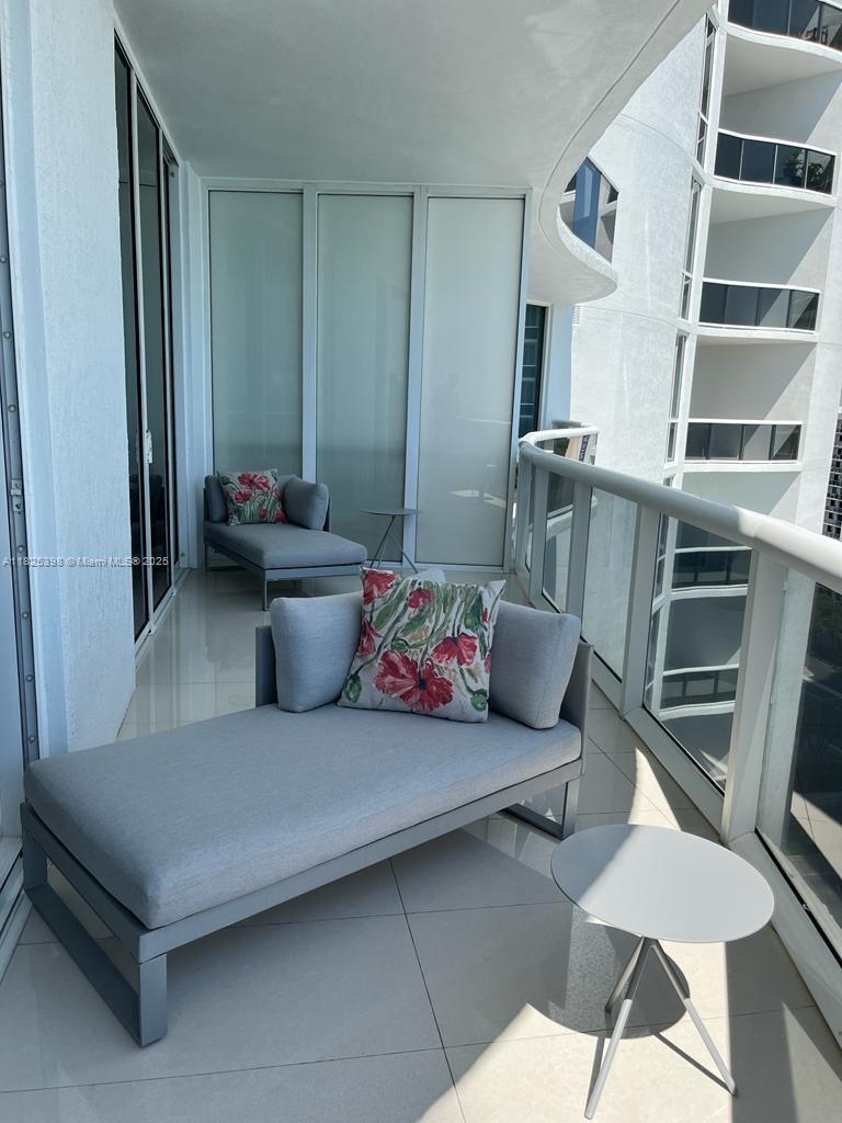 15811 Collins Ave # 1502