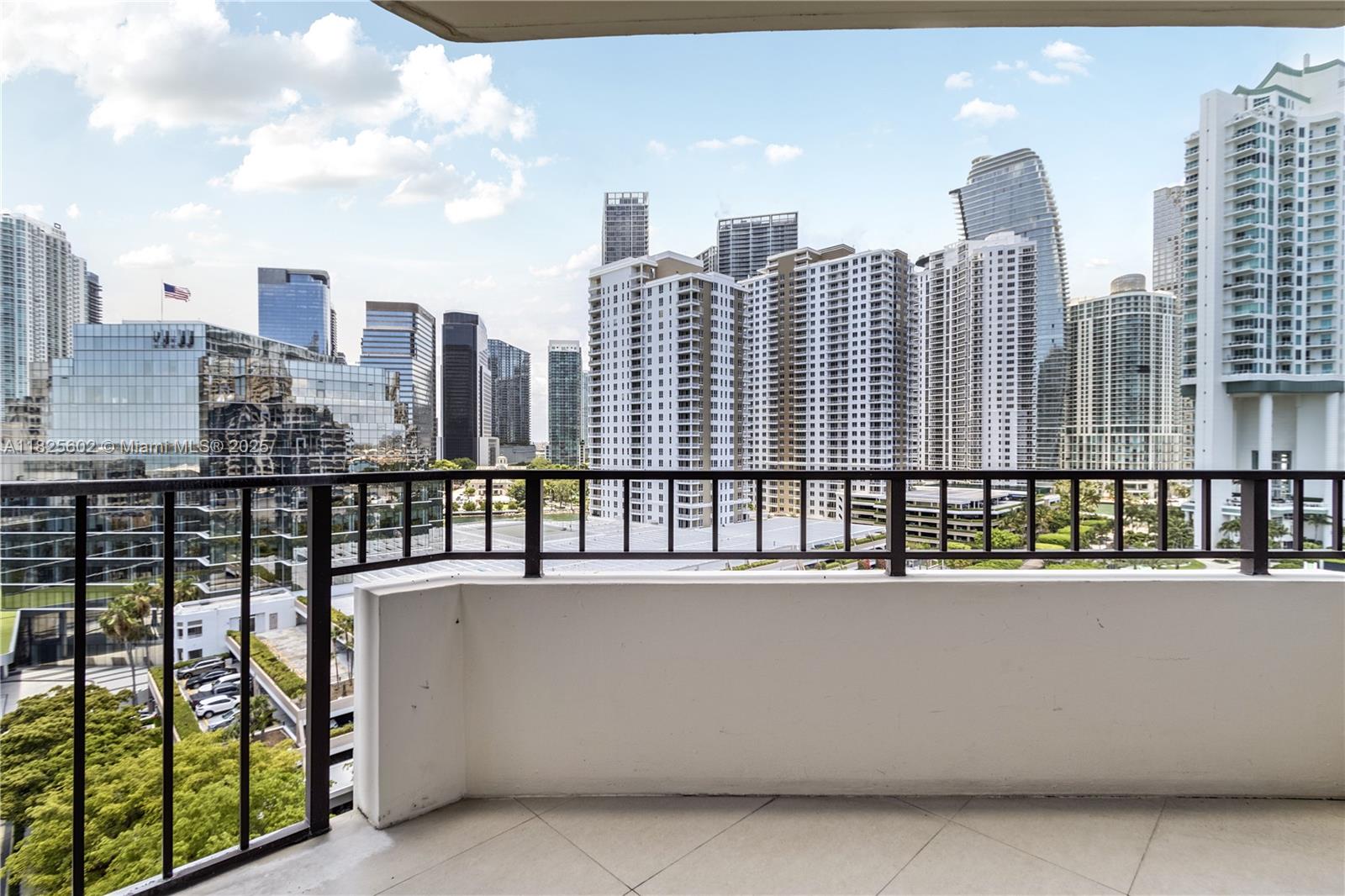 520 Brickell Key Dr # A1421
