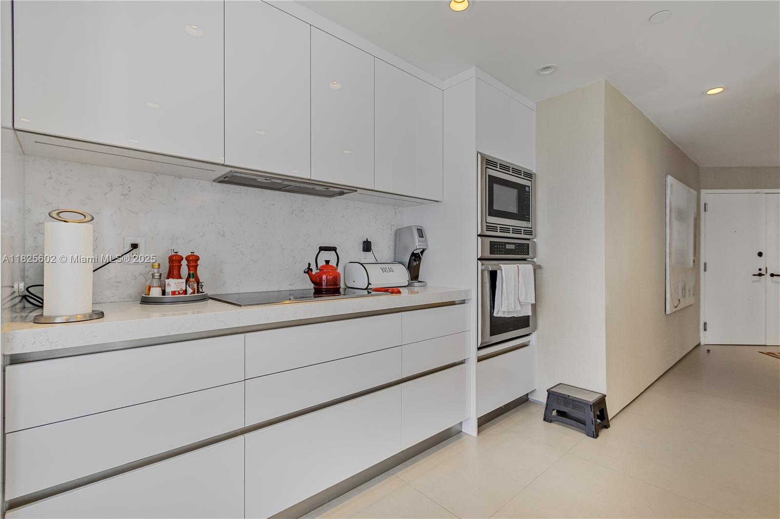 520 Brickell Key Dr # A1421