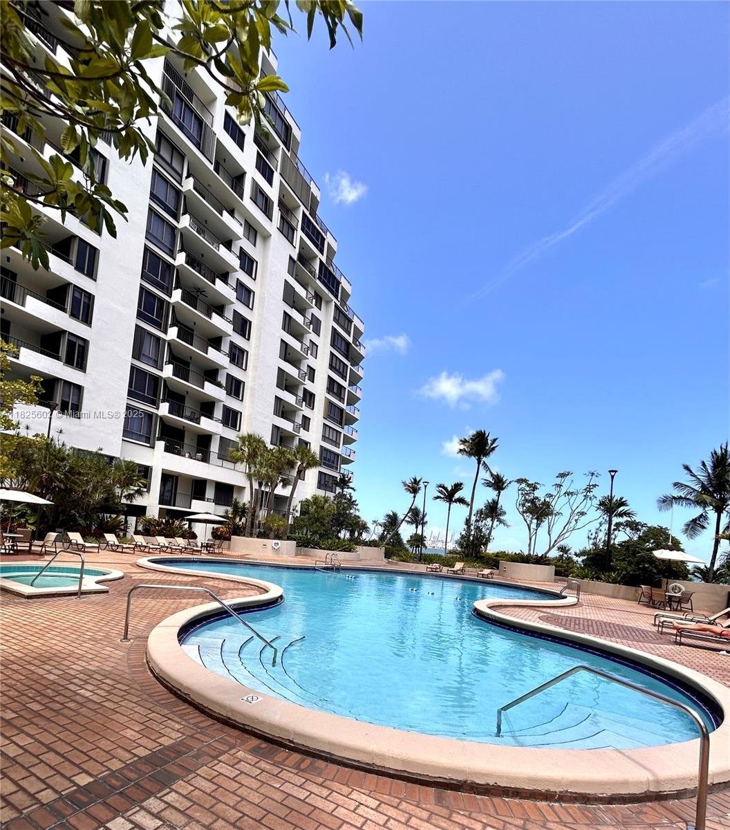 520 Brickell Key Dr # A1421
