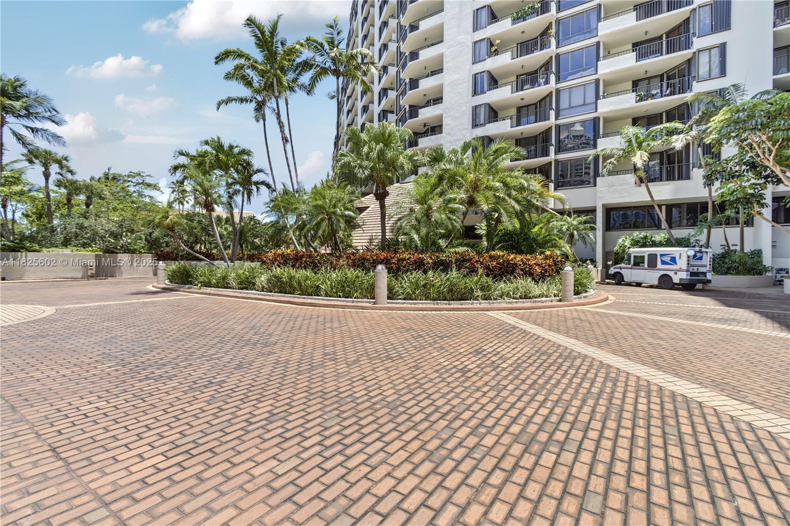 520 Brickell Key Dr # A1421