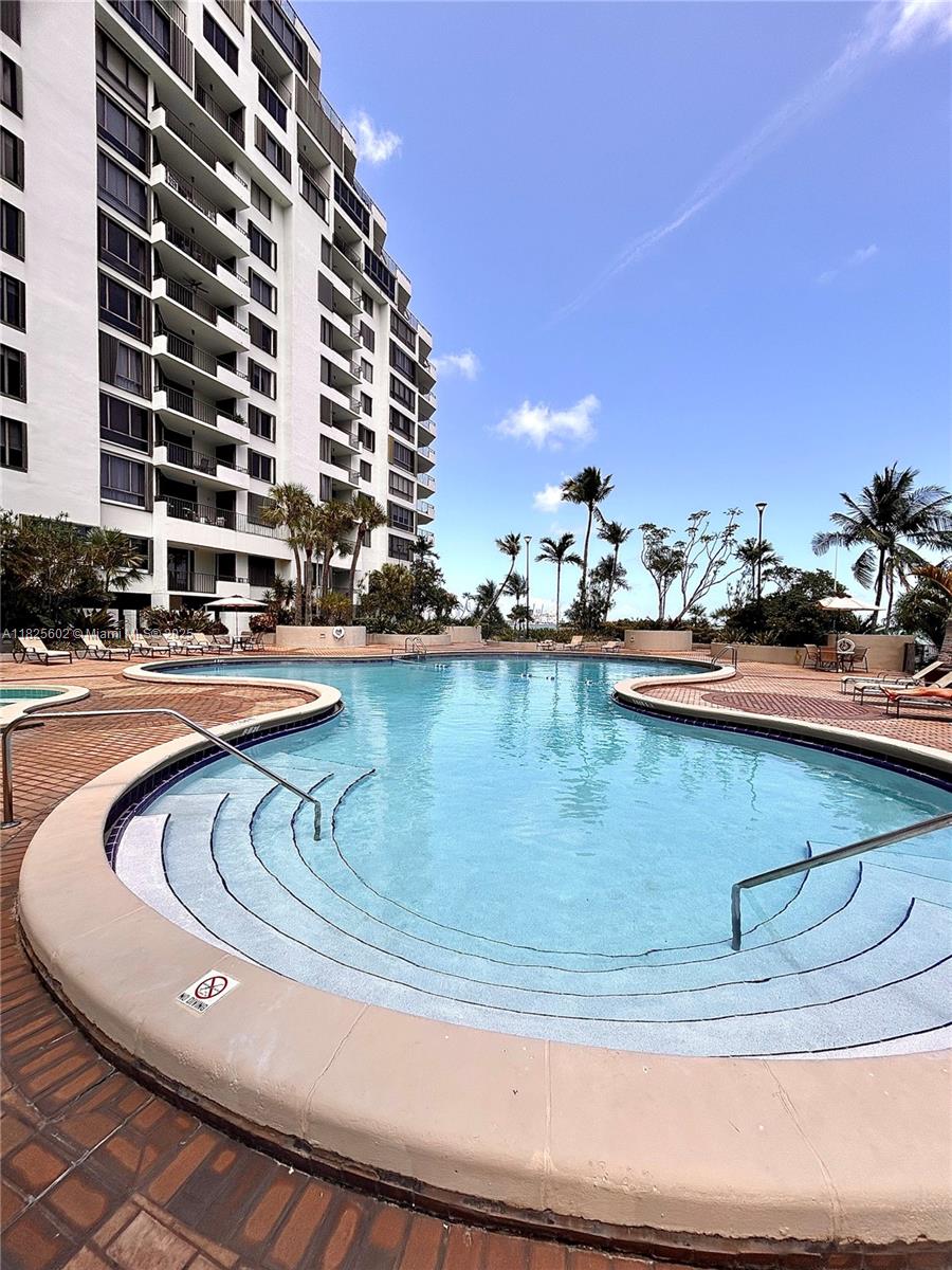 520 Brickell Key Dr # A1421