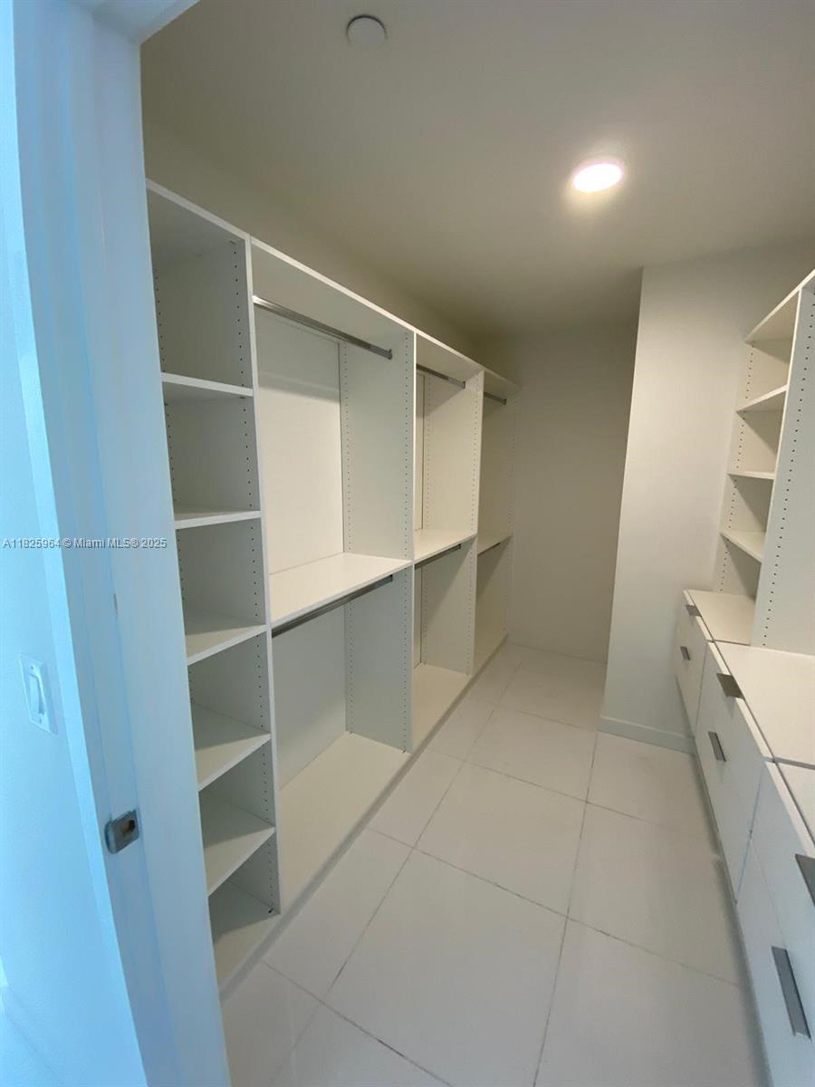 851 NE 1st Ave # 2612