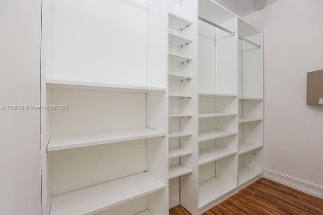 7126 Ballantrae Ct