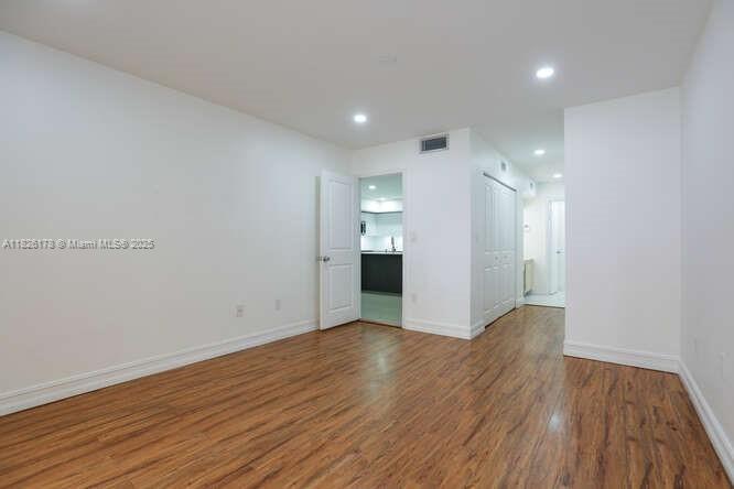 7126 Ballantrae Ct