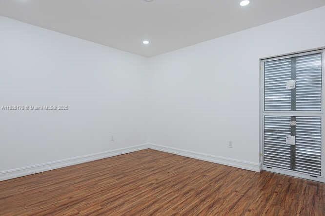 7126 Ballantrae Ct