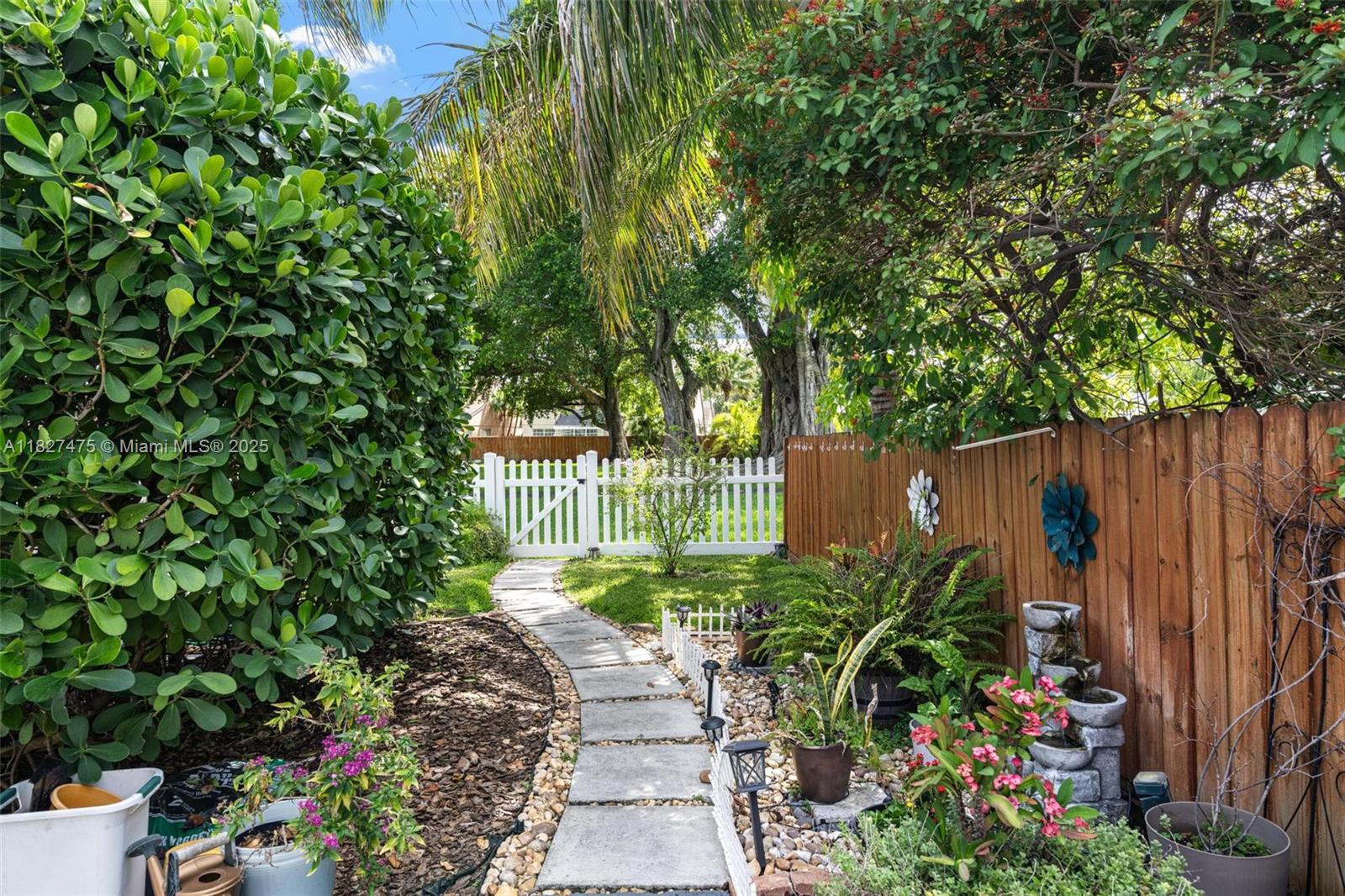1360 S Audubon Dr