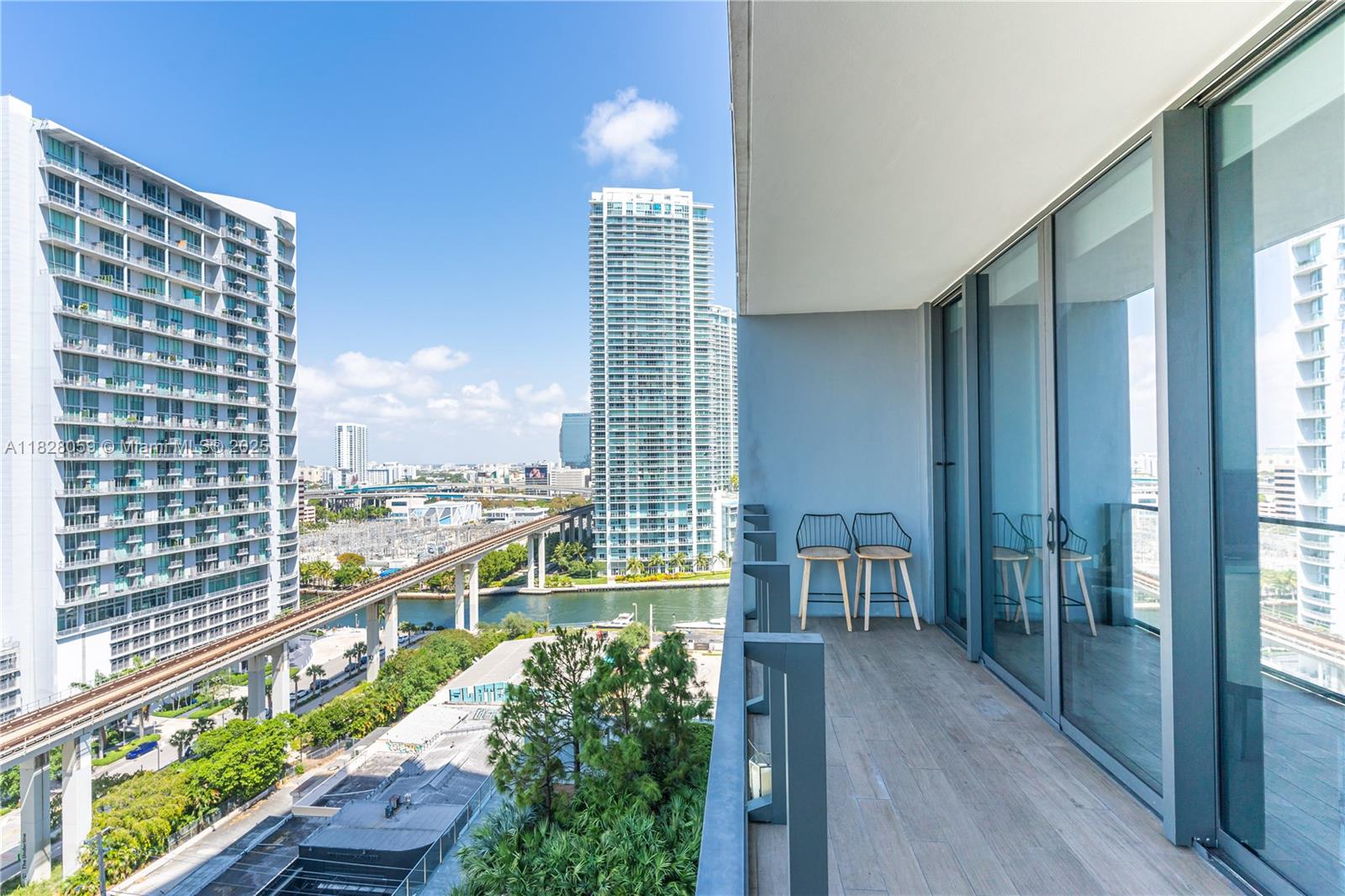 88 SW 7th St # 1008