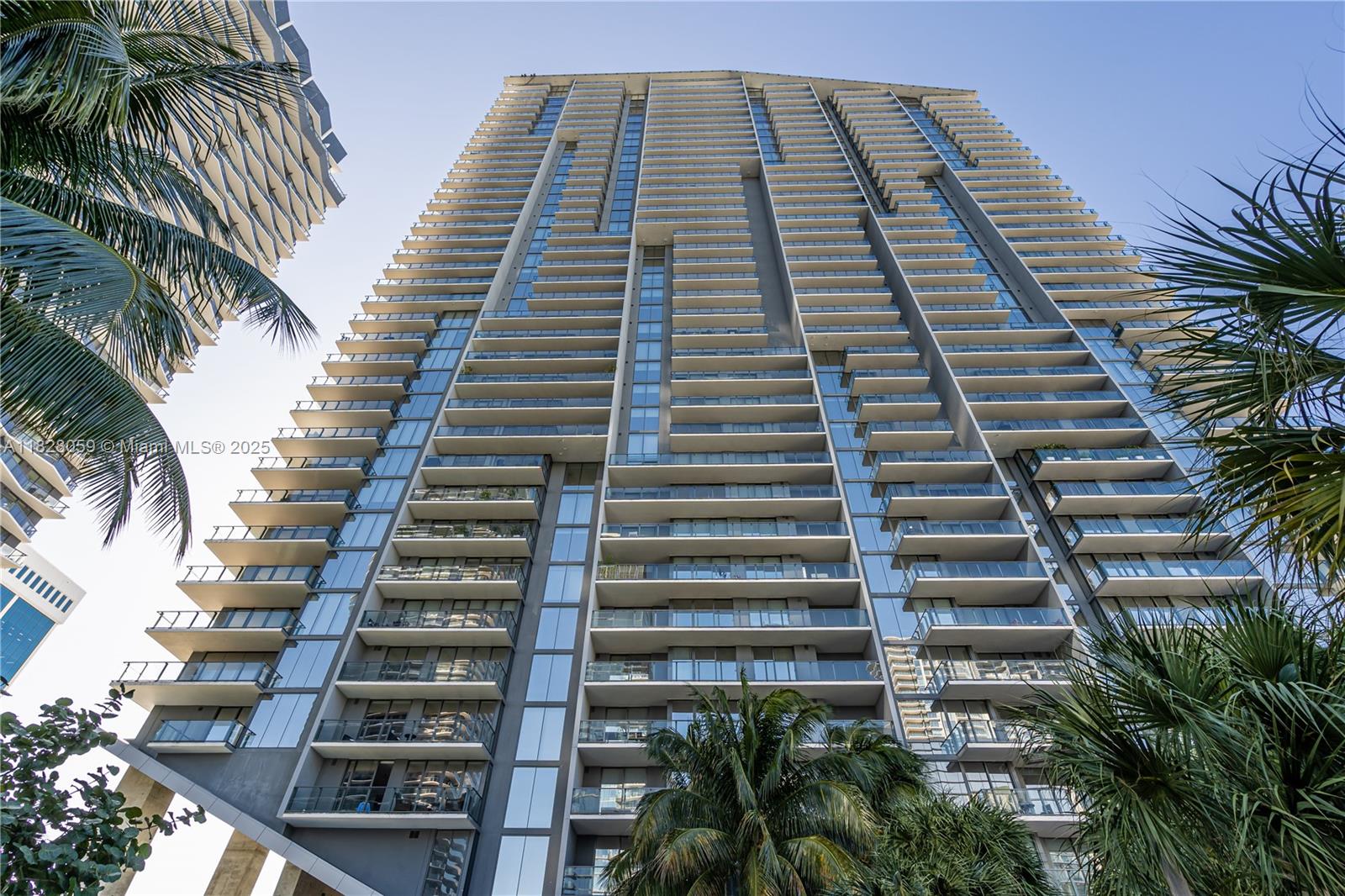 88 SW 7th St # 1008