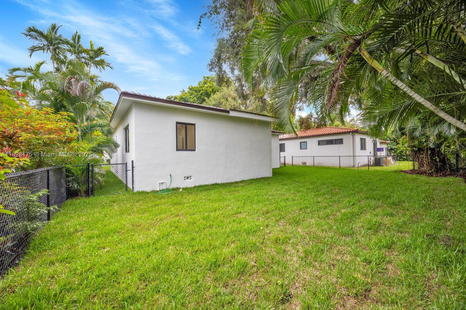 305 Fluvia Ave