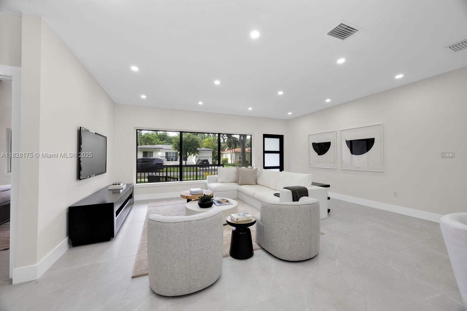 305 Fluvia Ave