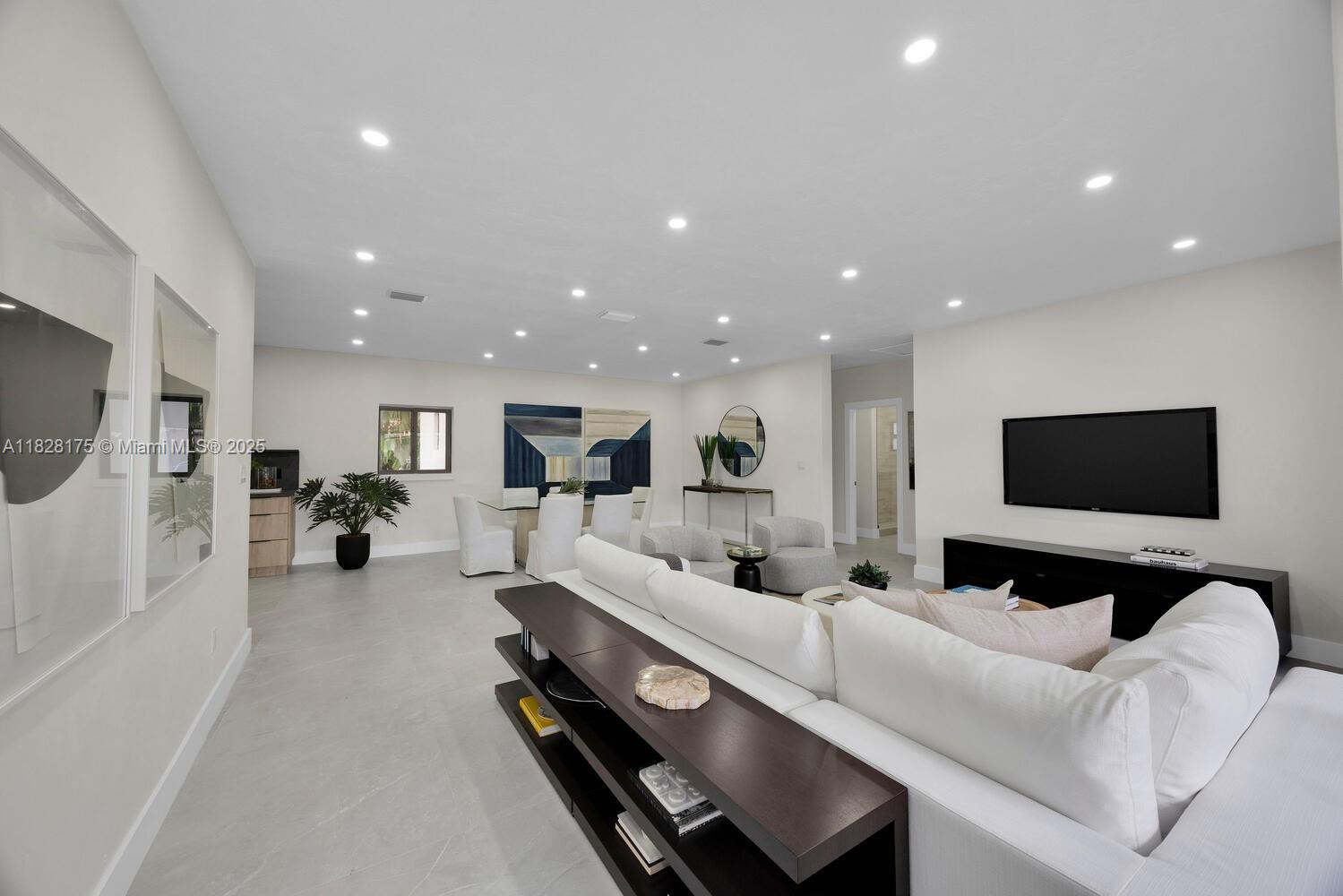 305 Fluvia Ave