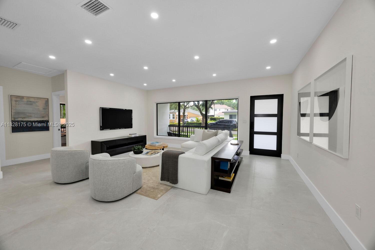 305 Fluvia Ave