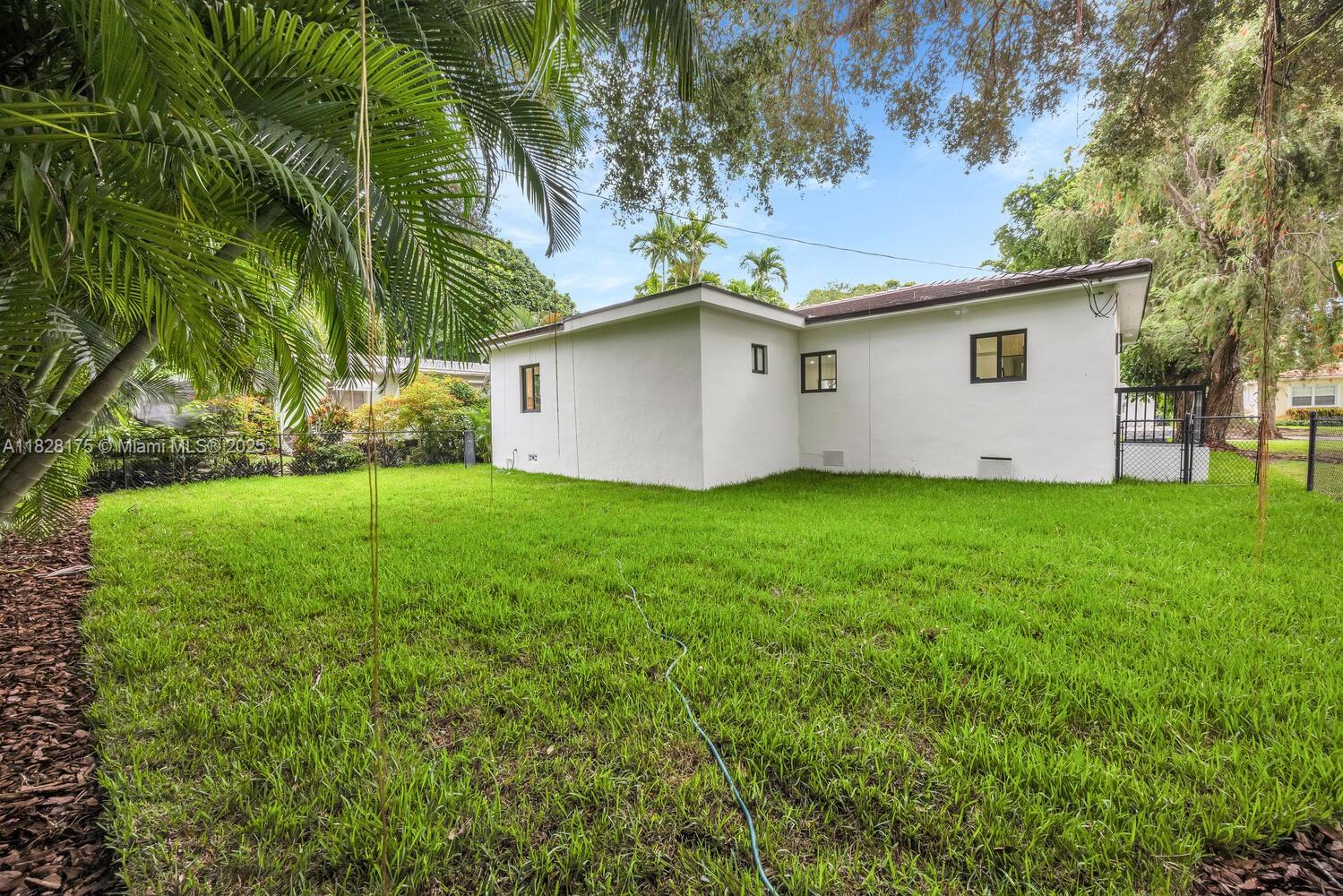 305 Fluvia Ave