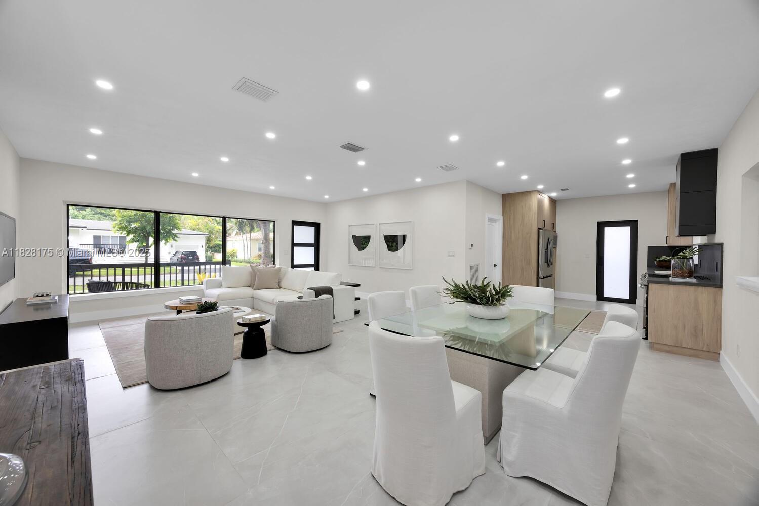 305 Fluvia Ave