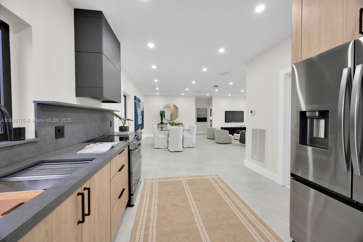 305 Fluvia Ave