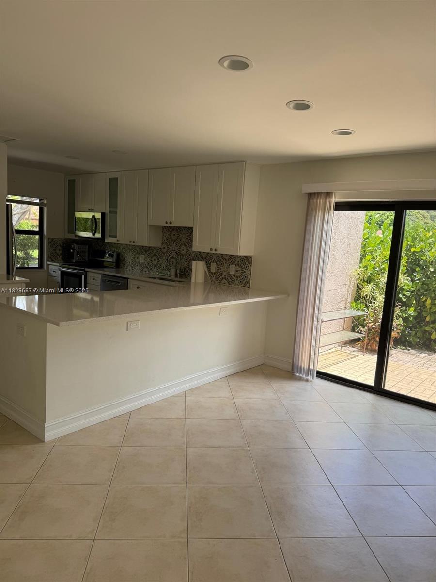 9293 Vista Del Lago # A