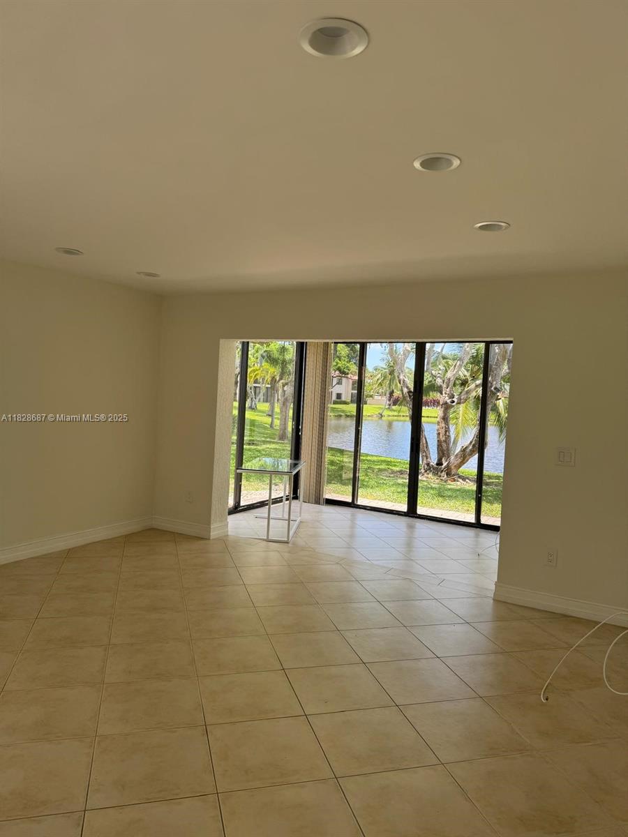 9293 Vista Del Lago # A